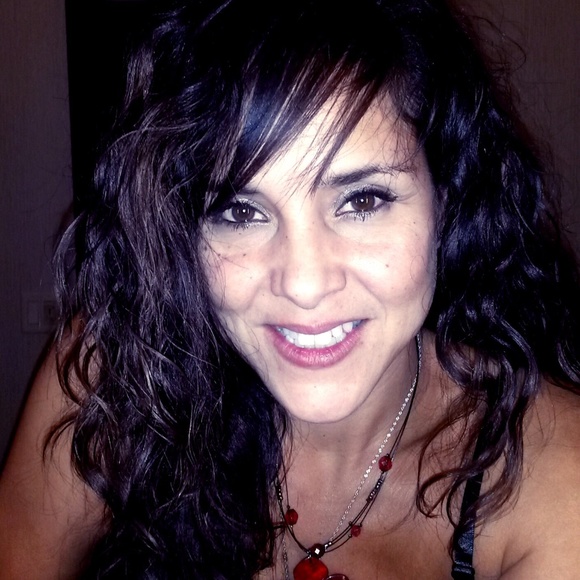 Meet your Posher, Selena - Picture 1 of 1